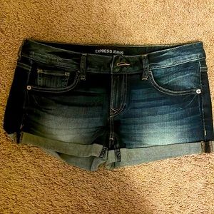 Cuffed denim shorts